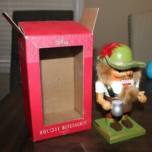 FREE WITH ANY BUY❤️Broken Holiday Nutcracker Ludwig pretzel wooden figurine 7"